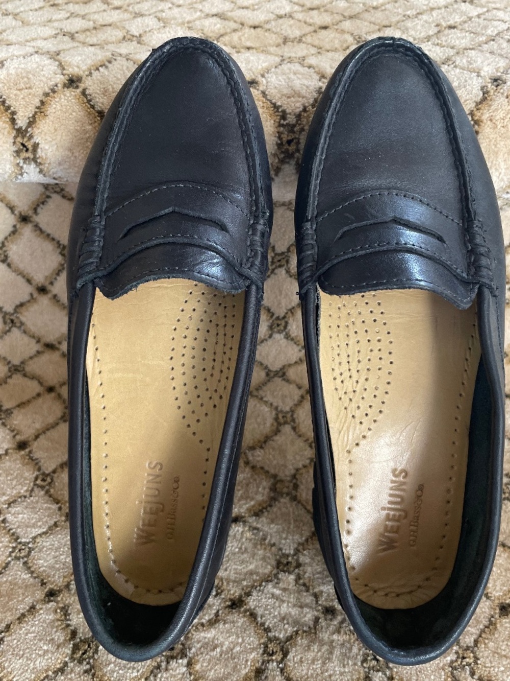 G.H. BASS WEEJIUNS WOMENS LUGSOFT Black Leather LOAFER Size 6.5 M